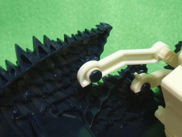 とげまる(MR-9108)のボディーとギアボックスを取り付けるときの